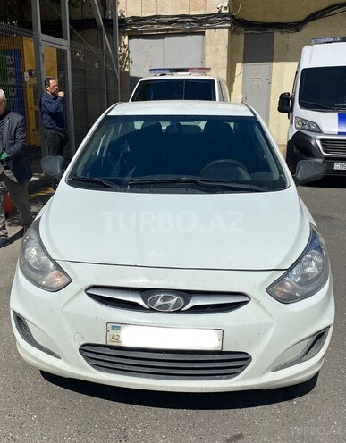 Hyundai Accent-1
