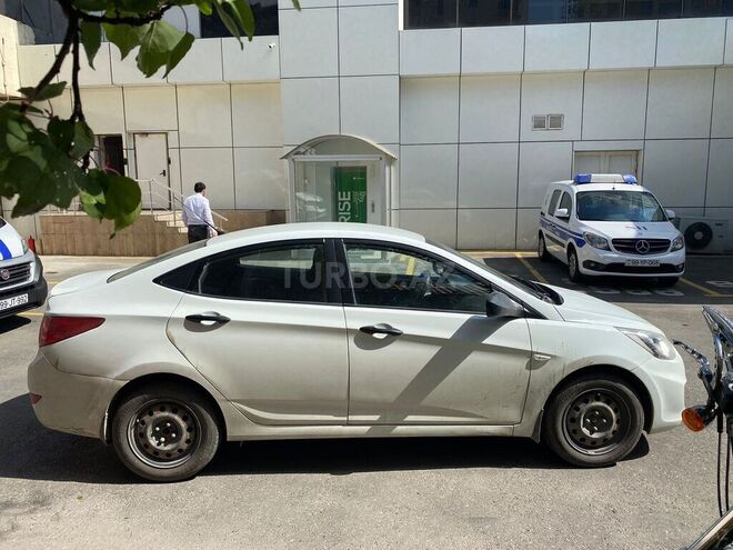Hyundai Accent-6