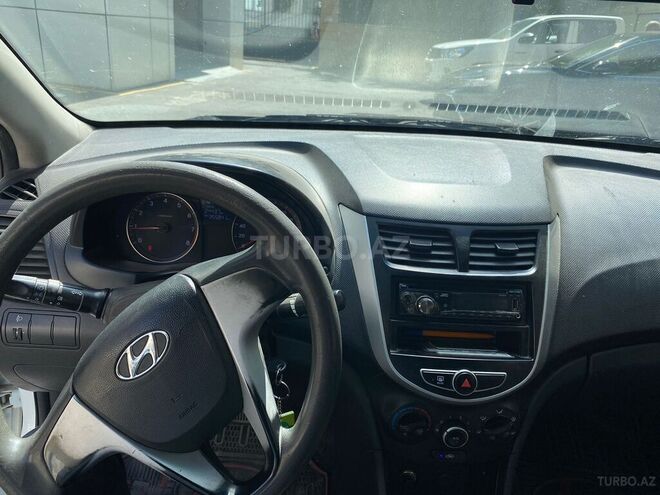 Hyundai Accent-3