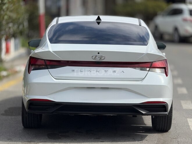Hyundai Elantra-3
