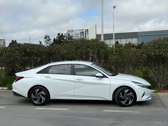 Hyundai Elantra-2