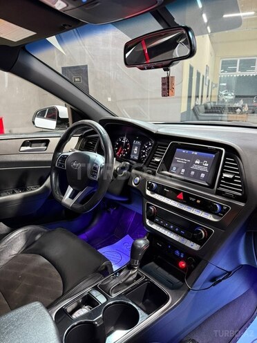 Hyundai Sonata-16