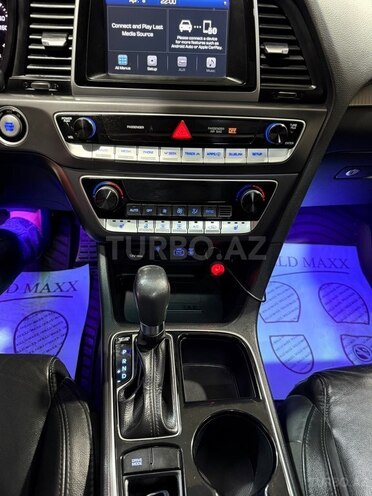 Hyundai Sonata-22