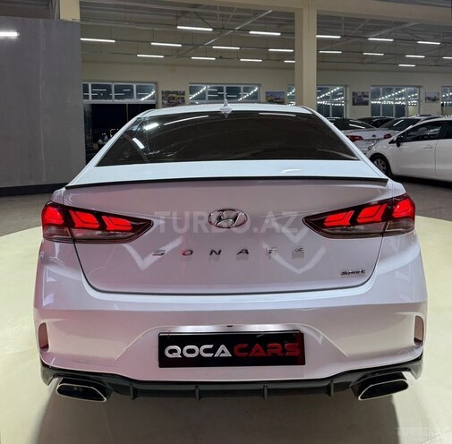 Hyundai Sonata-12