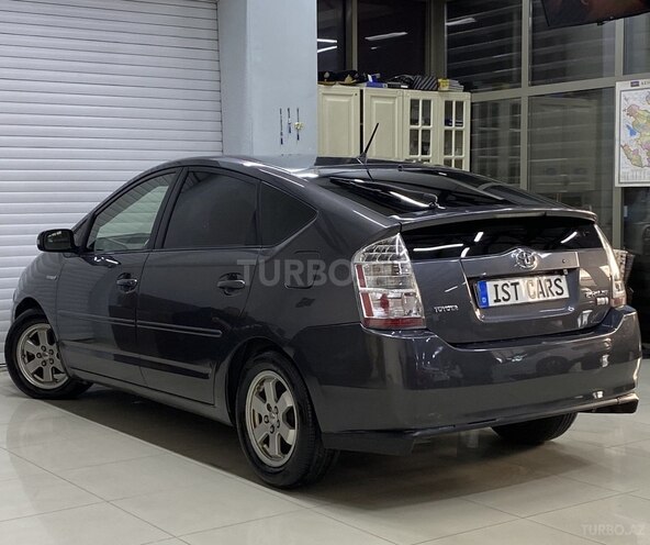 Toyota Prius-12
