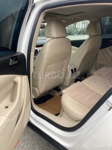 Volkswagen Passat-11