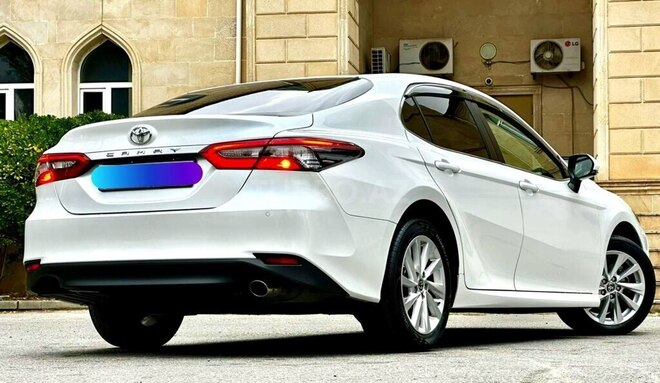 Toyota Camry-13