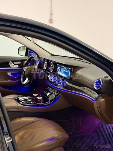 Mercedes E 300-10