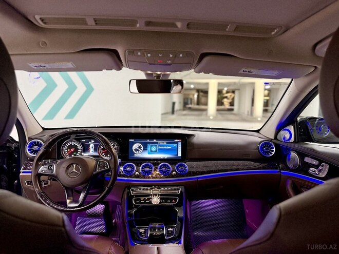 Mercedes E 300-9