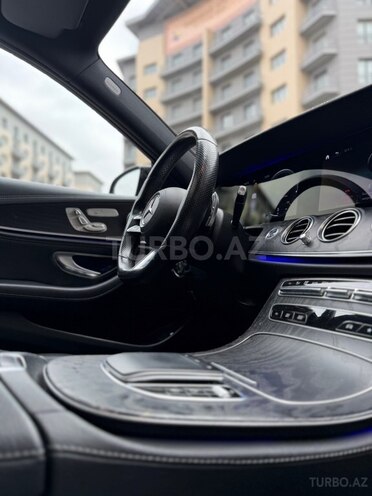 Mercedes E 300-17
