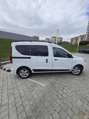 Renault Dokker-5