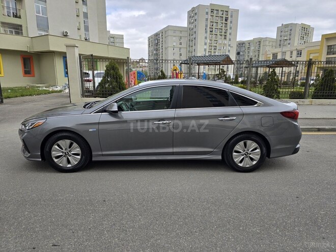 Hyundai Sonata-4