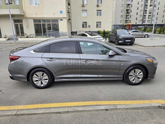Hyundai Sonata-5