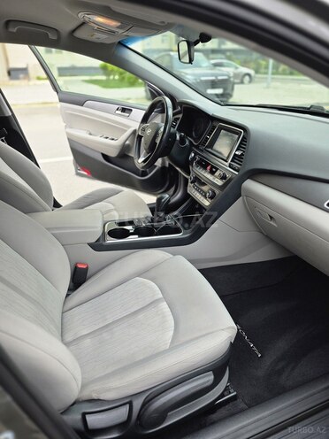 Hyundai Sonata-12