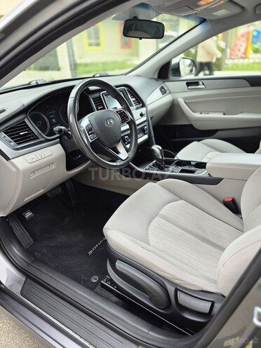 Hyundai Sonata-13