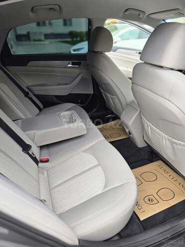 Hyundai Sonata-11