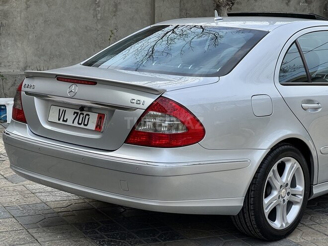 Mercedes E 220-17