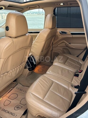 Porsche Cayenne-8