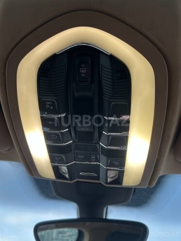 Porsche Cayenne-11