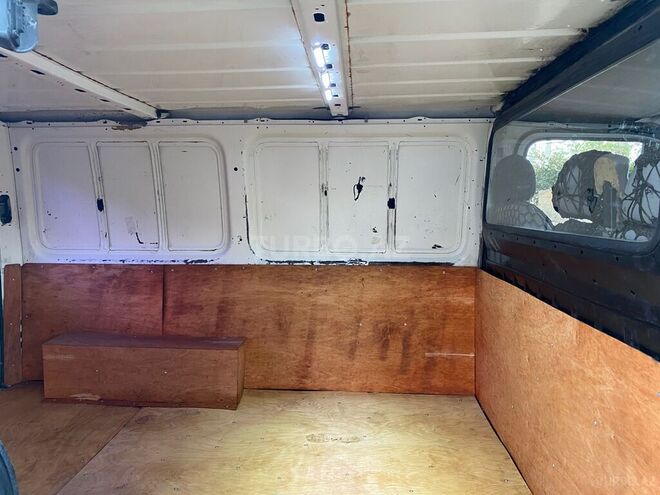 Ford Transit-20