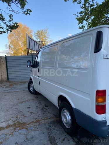 Ford Transit-12