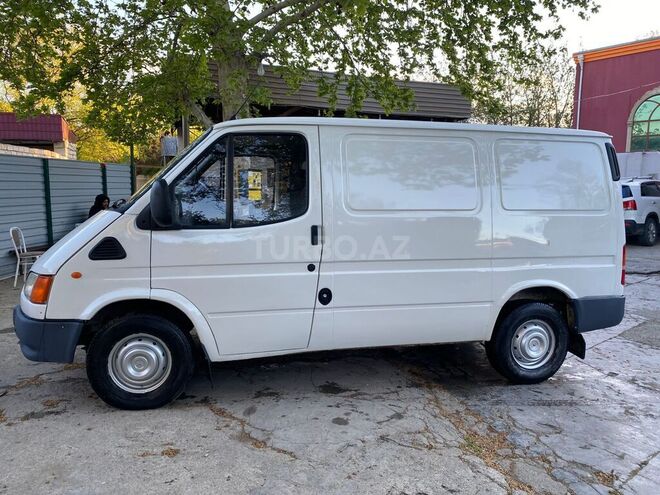 Ford Transit-8
