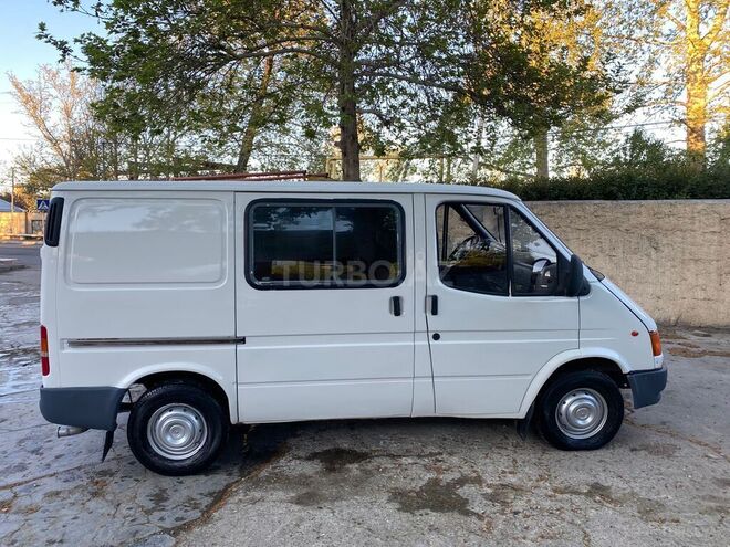 Ford Transit-9