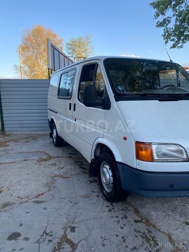 Ford Transit-4