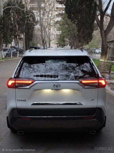 Toyota RAV4-11