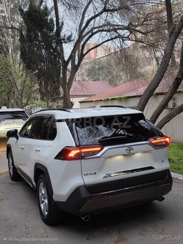 Toyota RAV4-12