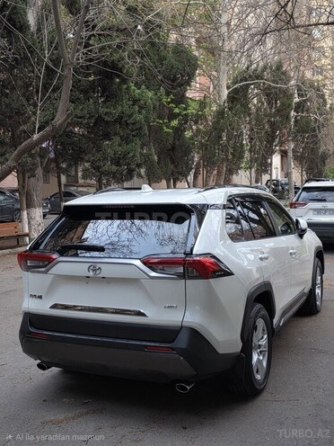 Toyota RAV4-8