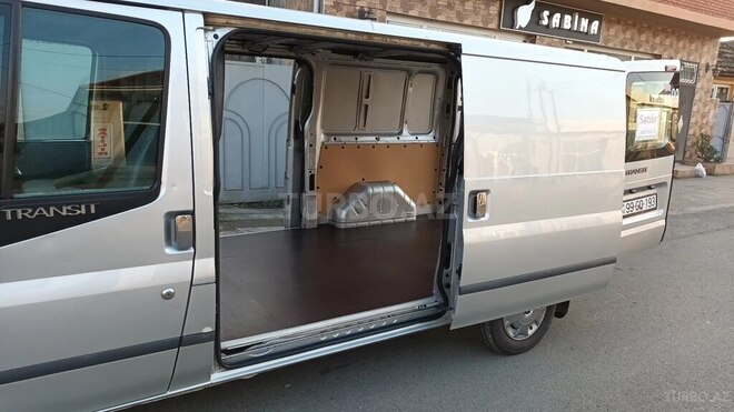 Ford Transit-8