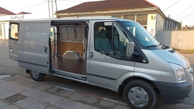 Ford Transit-9