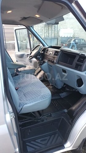 Ford Transit-10