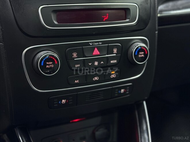 Kia Sorento-13