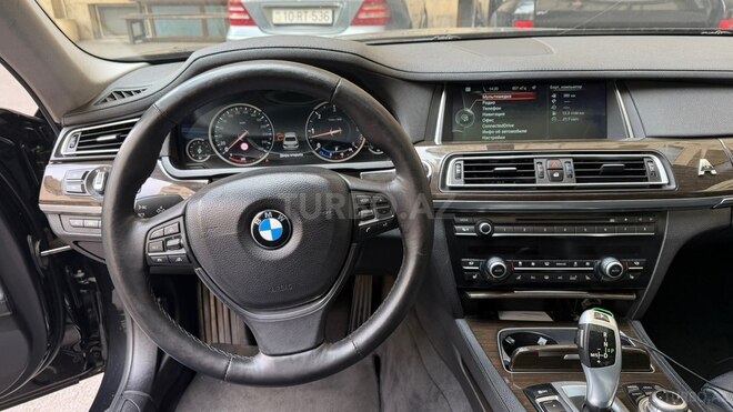 BMW 730-12