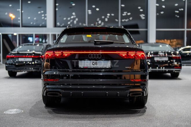 Audi Q8-6