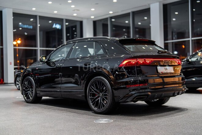 Audi Q8-7