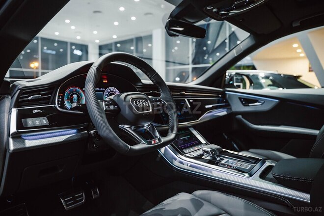 Audi Q8-8