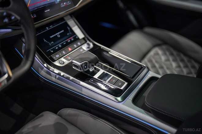 Audi Q8-9