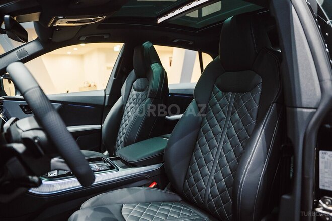 Audi Q8-11
