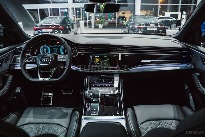 Audi Q8-14
