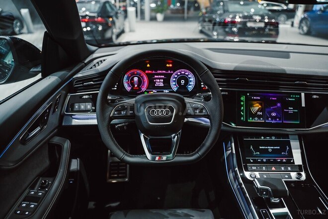 Audi Q8-15