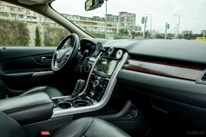 Ford Edge-12