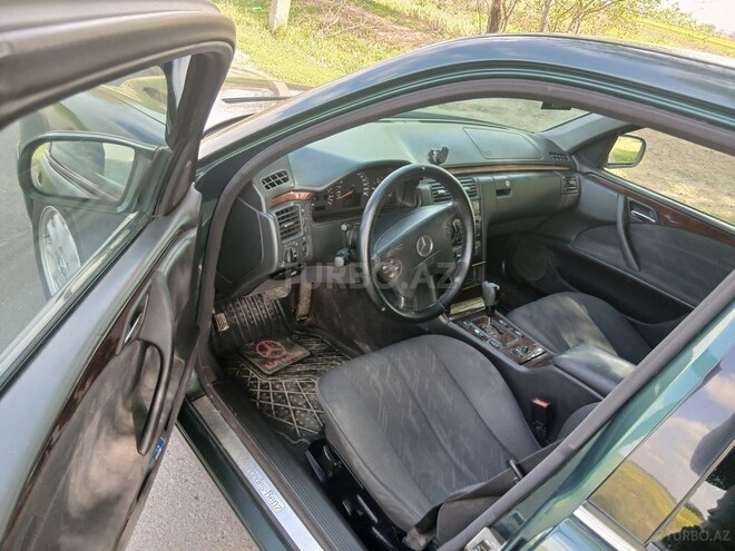 Mercedes E 220-4