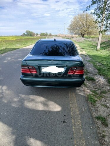 Mercedes E 220-2