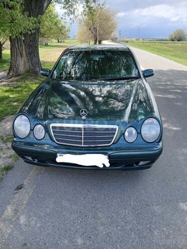 Mercedes E 220-1