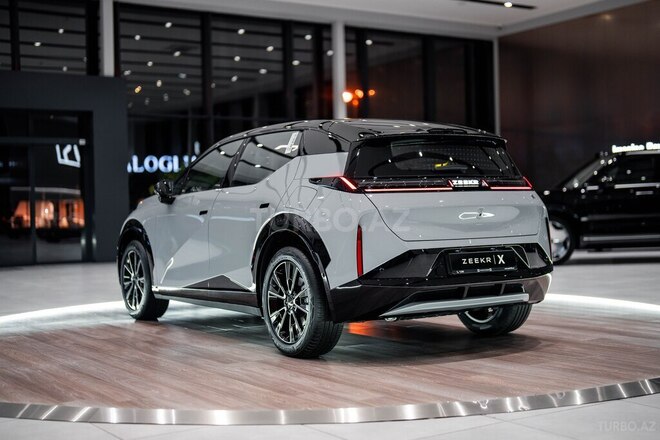 ZEEKR X-9