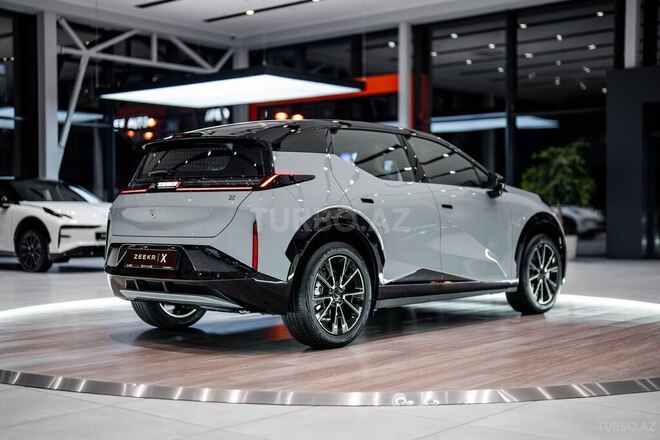 ZEEKR X-6