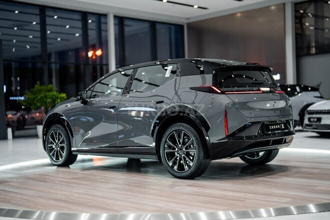 ZEEKR X-9